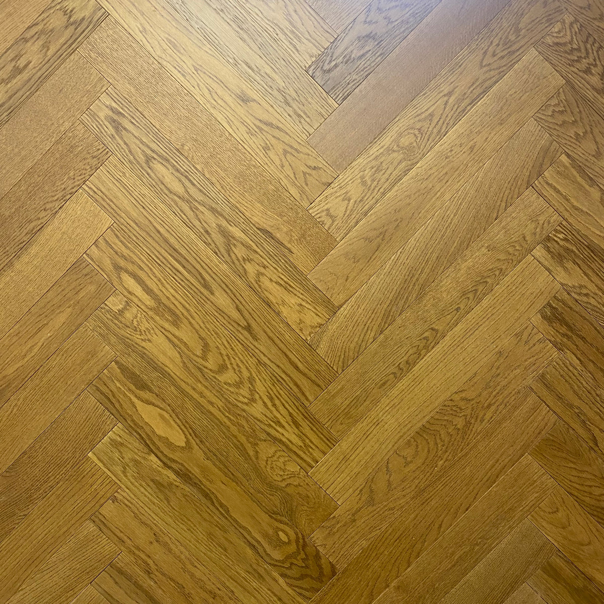 Fika Chestnut Oak Herringbone