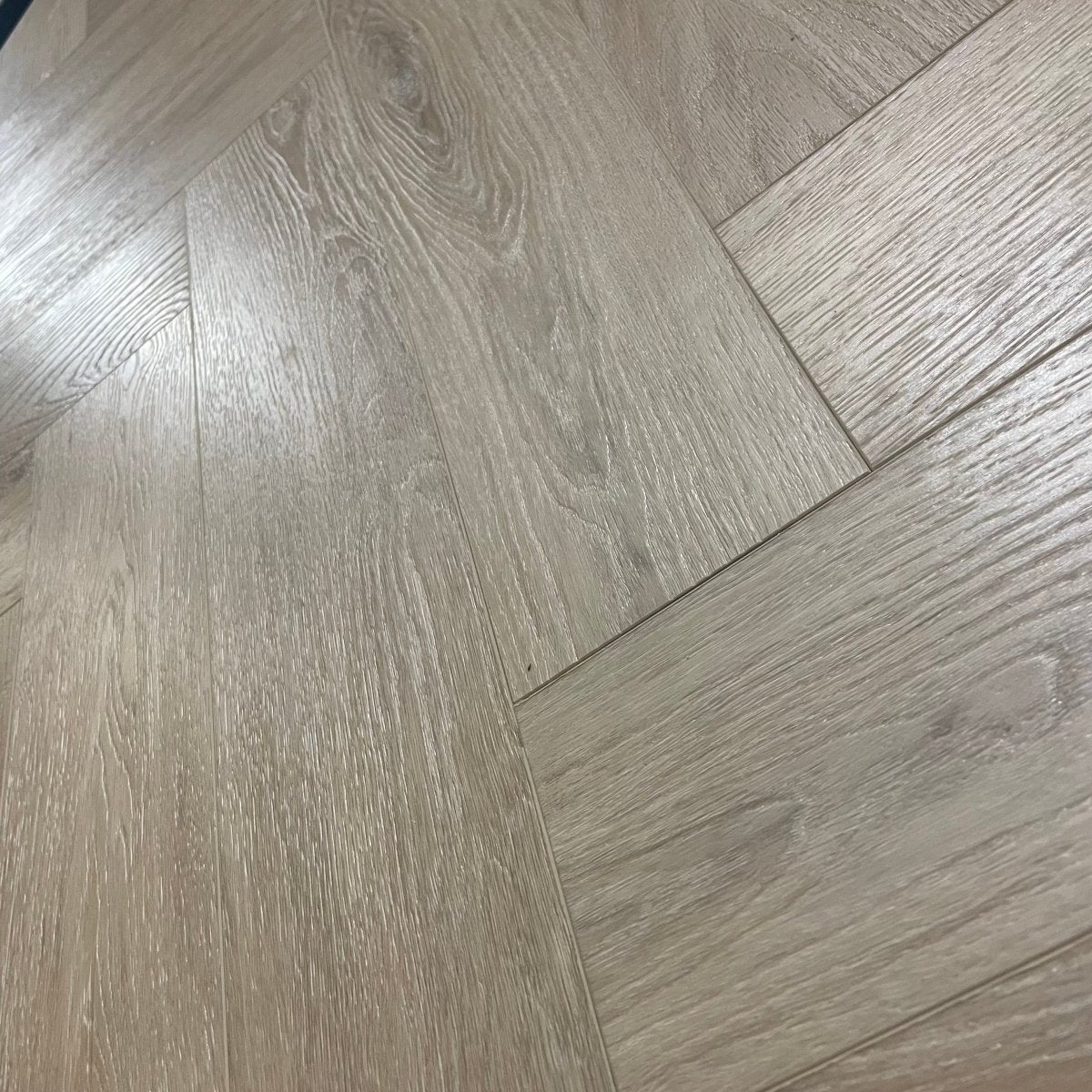 Karna Antique Oak Herringbone SPC