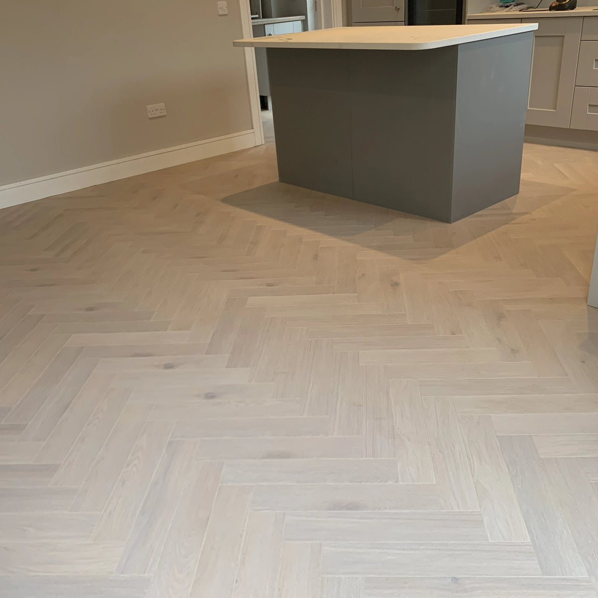 Konig Prestige Glazed Oak Herringbone