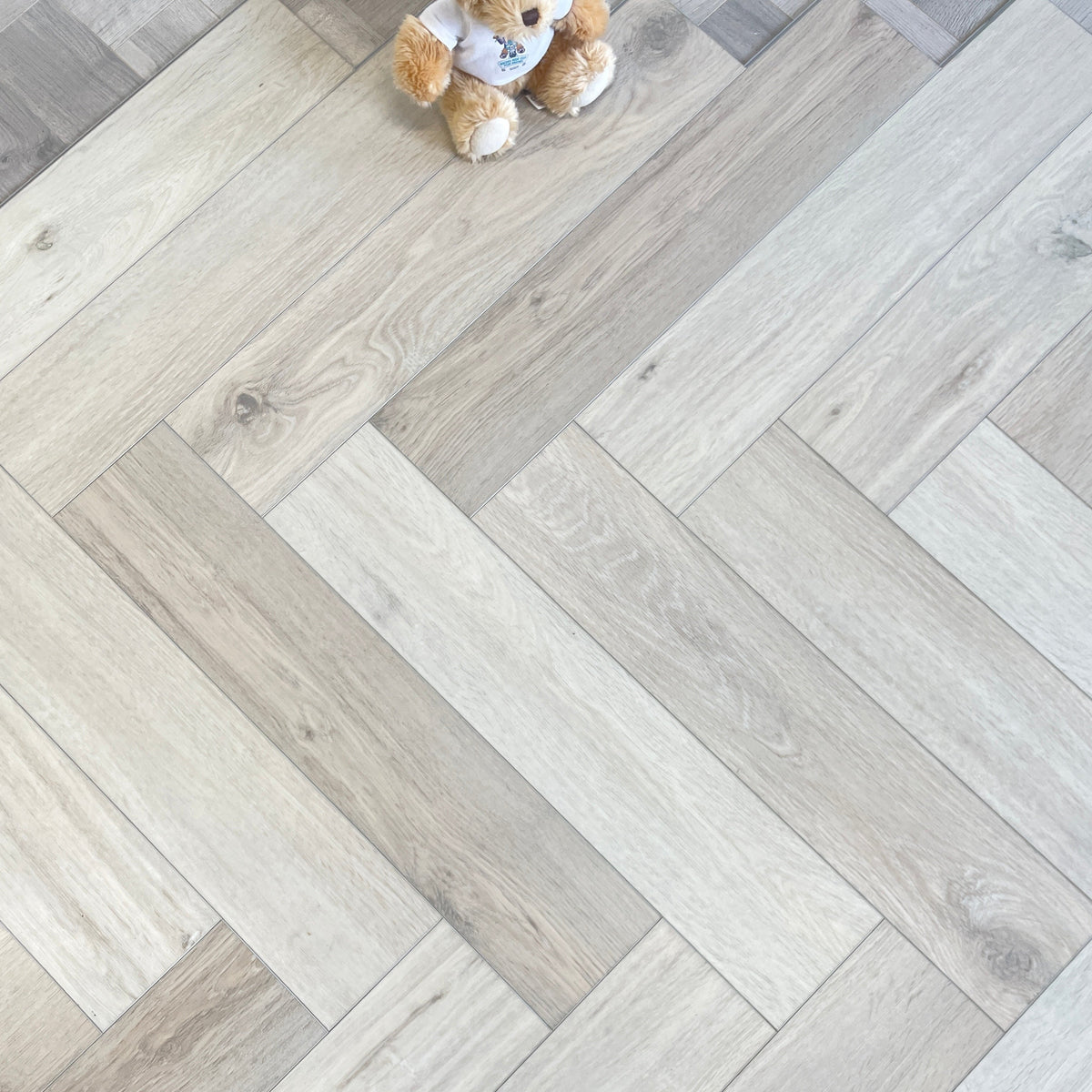 Karna Bordeaux Oak Herringbone SPC